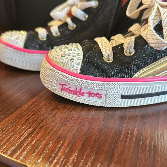 Good condition light up shoes - Picture 4 of 4